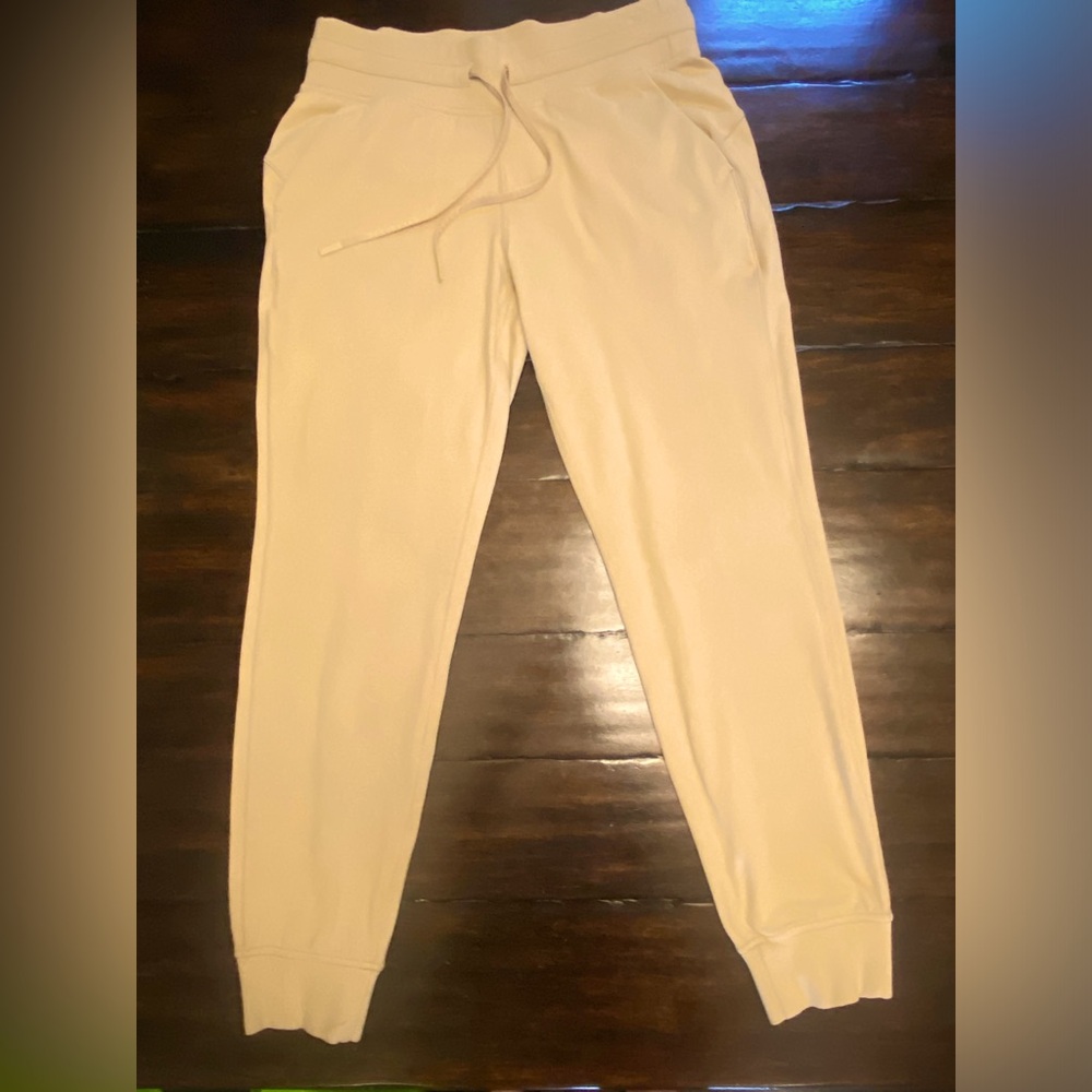 Lululemon women’s joggers, size 8